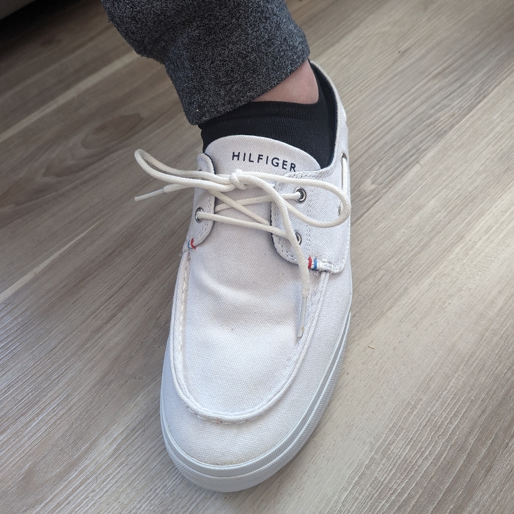 Men's Tommy Hilfiger canvas shoe